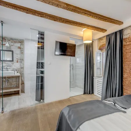 The Code Luxury Split