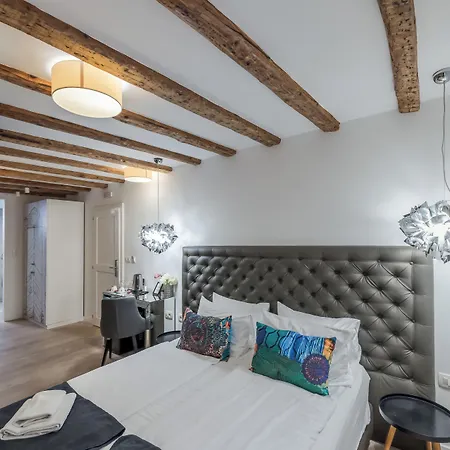 Casa de hóspedes The Code Luxury