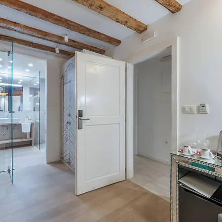 Casa de hóspedes The Code Luxury Split