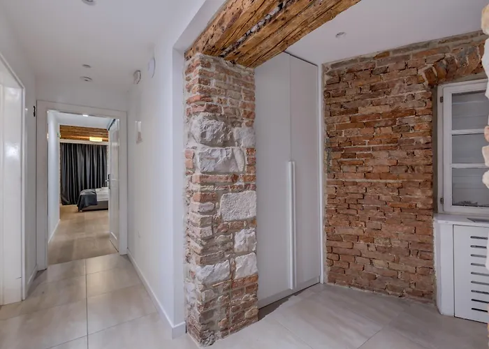 The Code Luxury Split